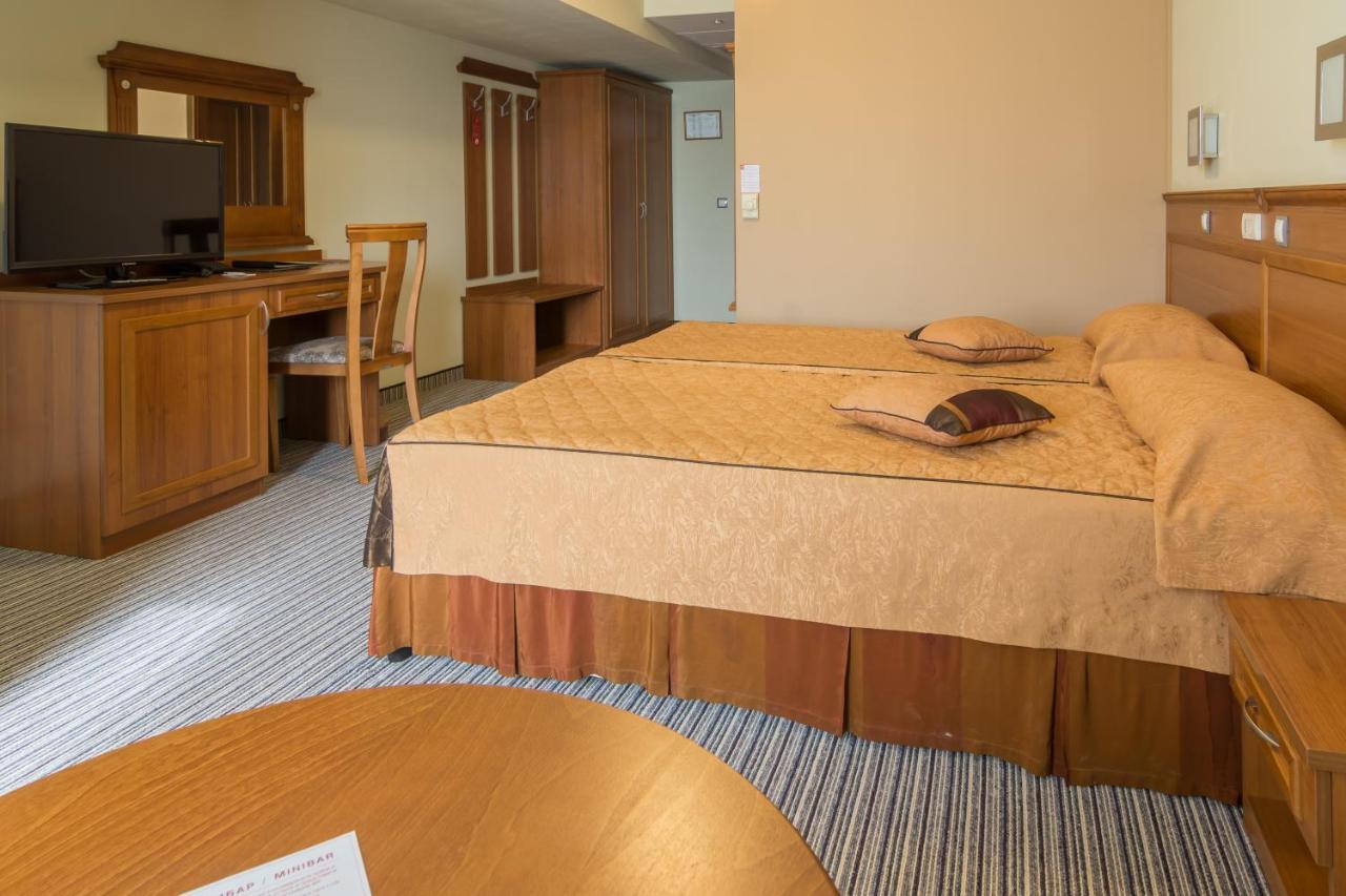 Diplomat Plaza Hotel & Resort Луковит Экстерьер фото