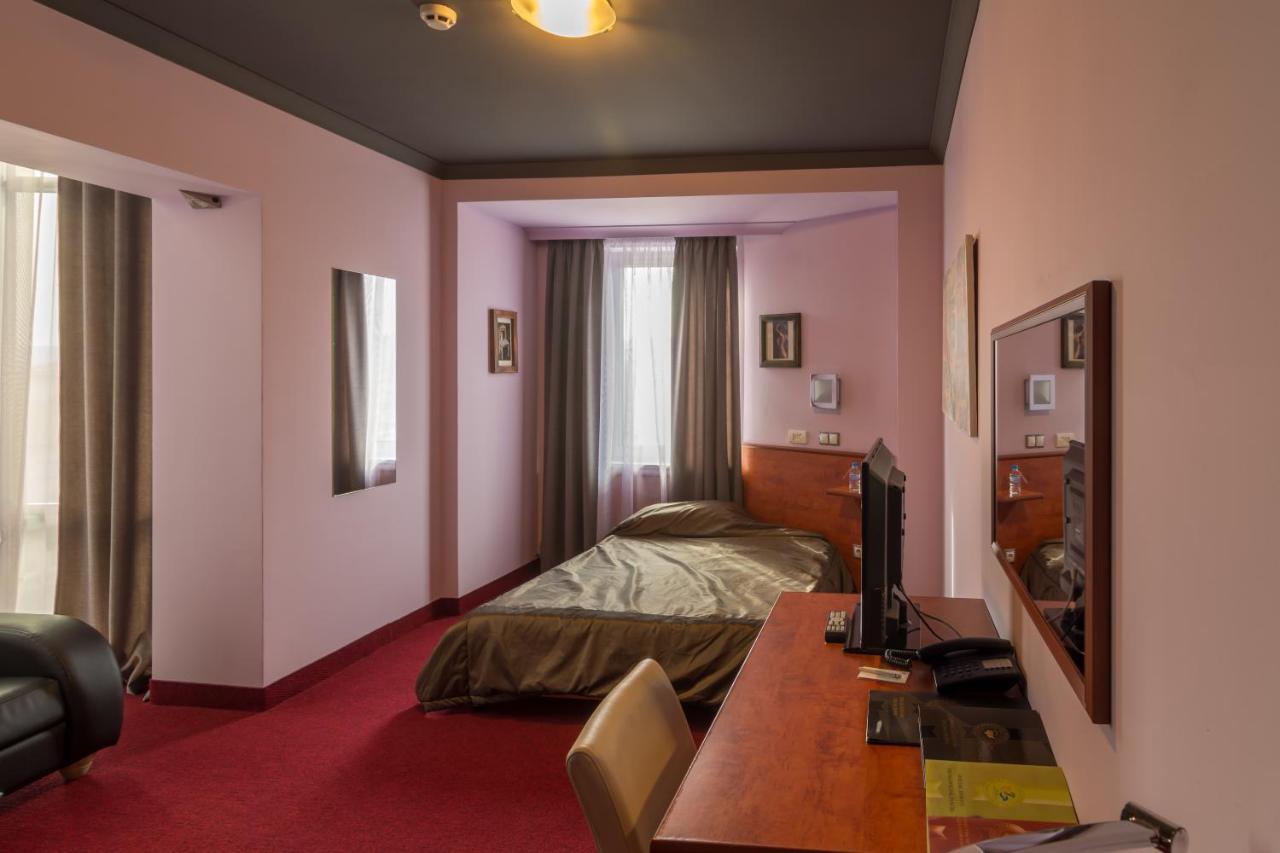 Diplomat Plaza Hotel & Resort Луковит Экстерьер фото